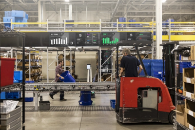 Driving Efficiency: How Digital Signage Optimizes Workflow in Manufacturing Plants 