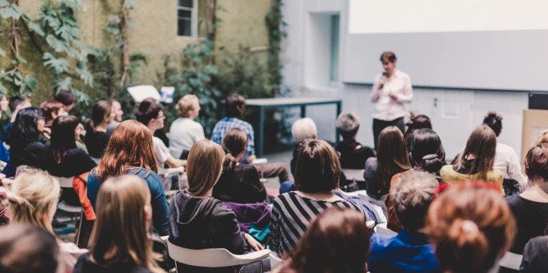 10 Steps to Creating a Super-Engaging Company Town Hall 